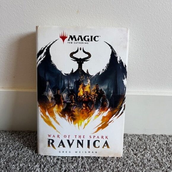 "War of the Spark: Ravnica" (Magic: The Gathering) - Hardcover - Picture 1 of 4